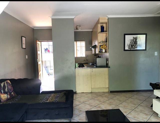 2 BEDROOM HOUSE FOR SALE IN WILGEHEUWEL